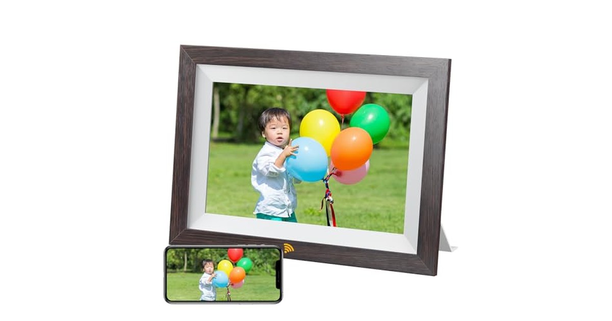 KODAK Wifi 木製 デジタルフォトフレーム 10インチ タッチスクリーン 32GB内蔵 写真/動画/音楽再生 遠隔転送 リアルタイムに共有 32GB SDカード/USBメモリに対応 の商品画像